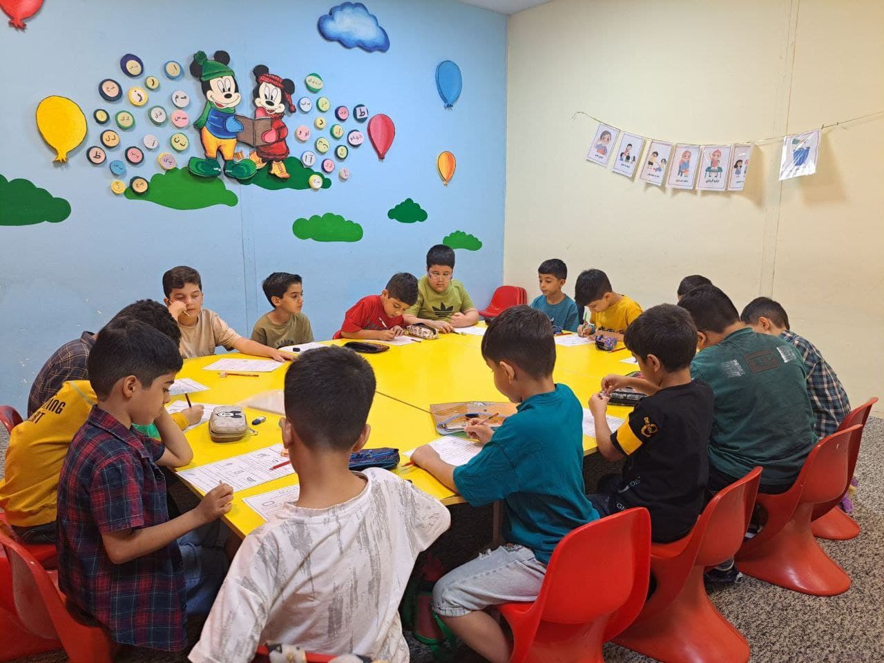 دبستان دخترانه و پسرانه رویش