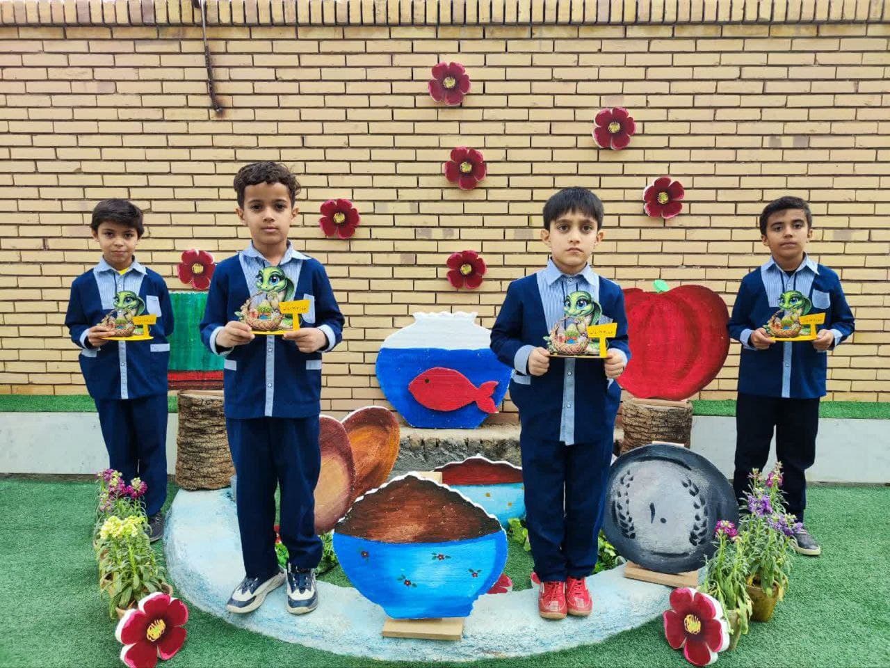 دبستان دخترانه و پسرانه رویش